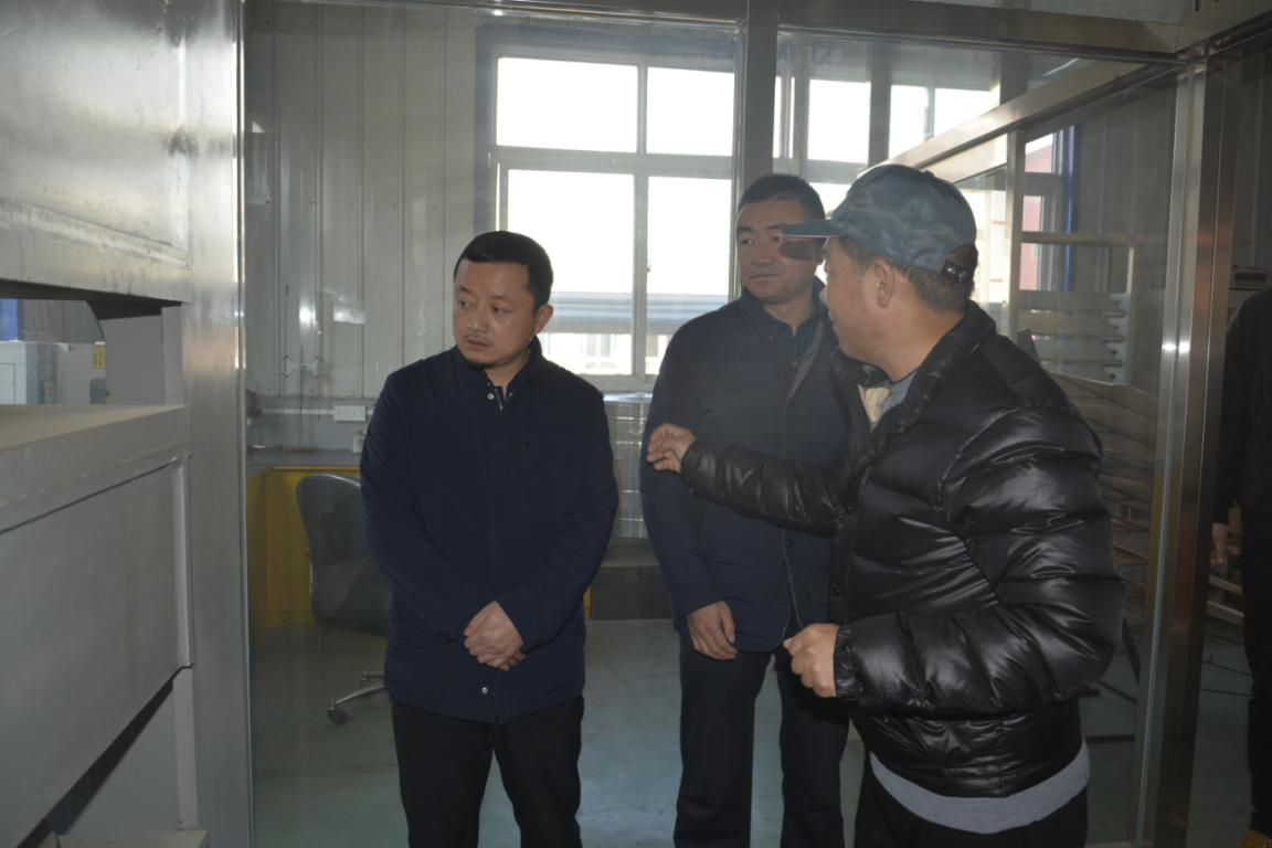 熱烈歡迎蘭州三友木業(yè)有限公司領(lǐng)導(dǎo)到五棵松木業(yè)參觀考察！